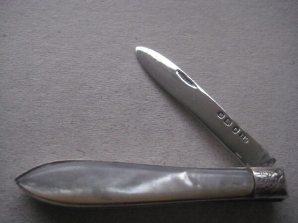 Rare George V Mother of Pearl Hafted Silver Bladed Folding Fruit Knife SK155