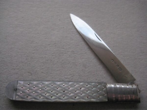 George IV Mother of Pearl Hafted Silver Bladed Folding Fruit Knife SK43