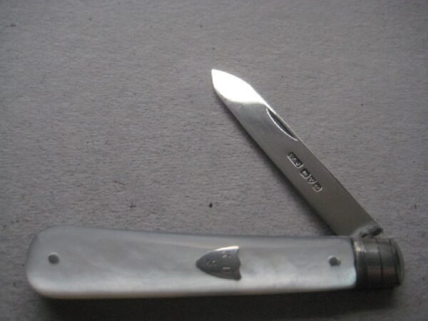 Rare Chester Hallmarked George V Mother of Pearl Hafted Silver Bladed Folding Fruit Knife SK144