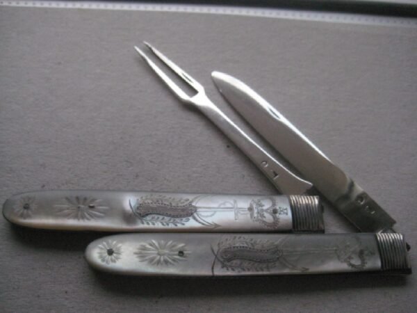 Rare George III Large Matching Mother of Pearl Hafted Silver Bladed Folding Fruit Knife and Fork  SK77